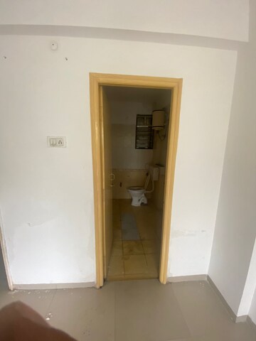 Room in 3 BHK Apartment at Nipania – for Rent