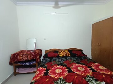 Bedroom in 1.5 BHK Independent House at Gomti Nagar – for Rent