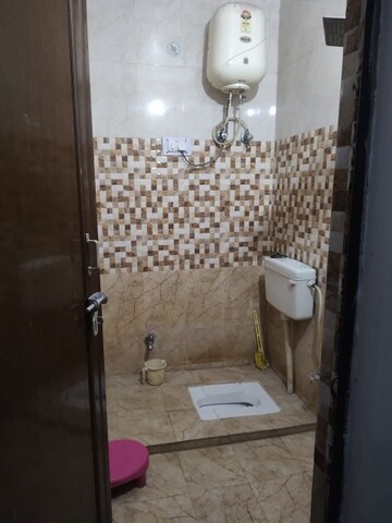 Bathroom in 2.5 BHK Independent House at Gomti Nagar – for Rent