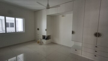 Room in 2 BHK Apartment at Rajapushpa Provincia, Narsingi – for Rent