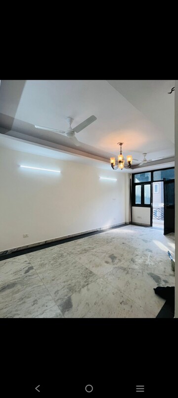 Room in 3 BHK Builder Floor at Saket – for Rent