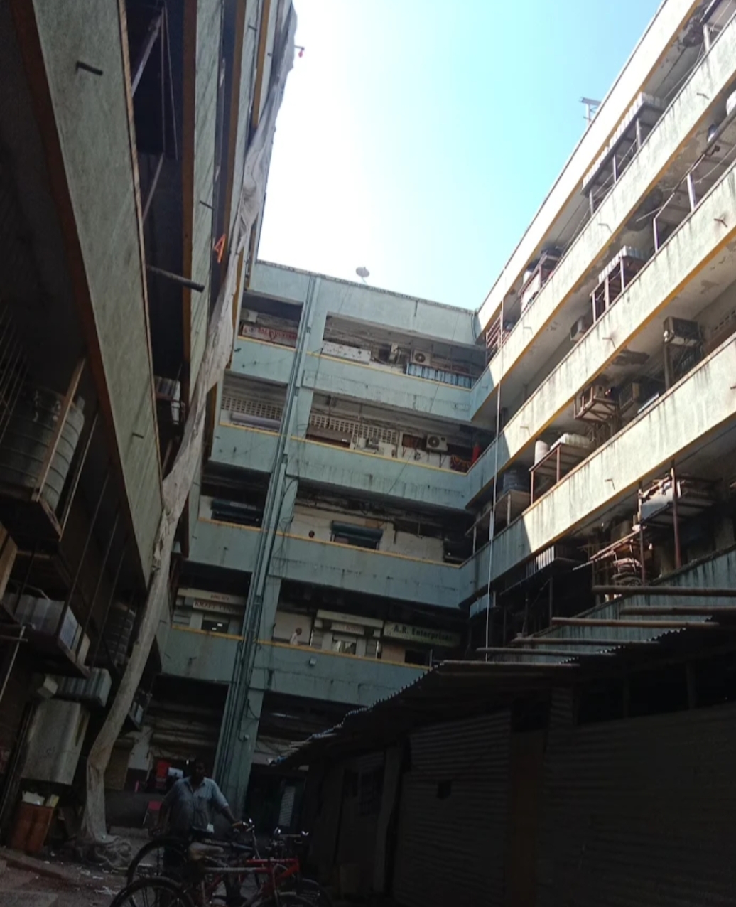 Office Space For Sale in Shah And Nahar Industrial Estate