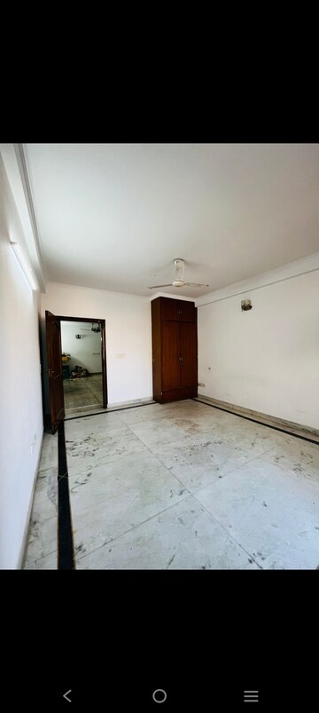 Room in 3 BHK Builder Floor at Saket – for Rent