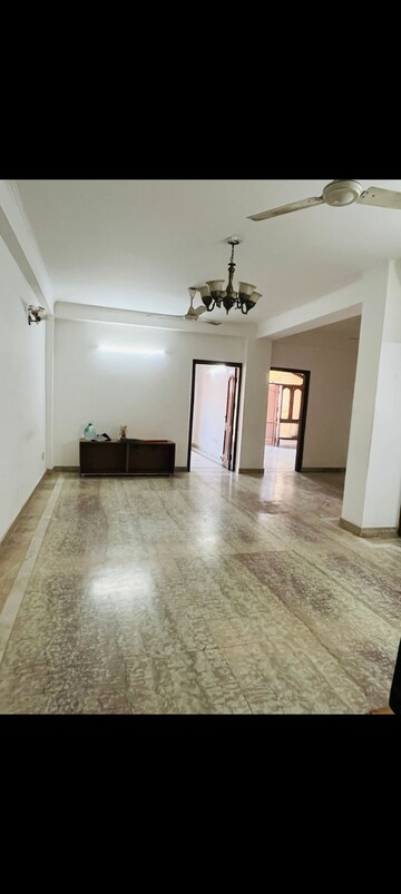 Room in 3 BHK Builder Floor at Saket – for Rent