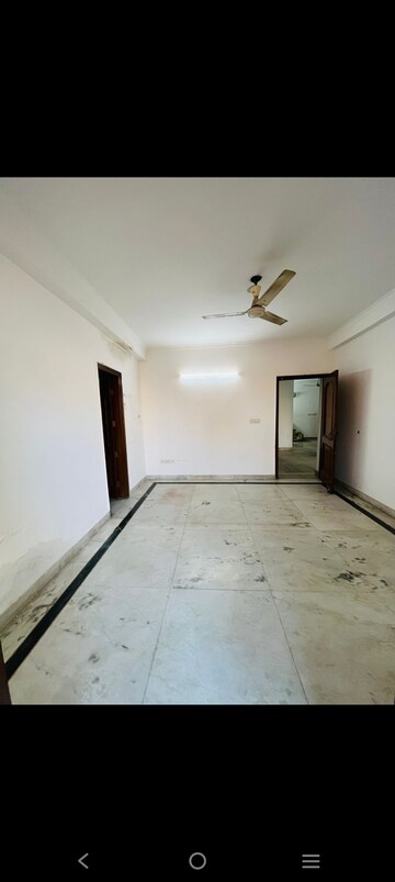 Room in 3 BHK Builder Floor at Saket – for Rent