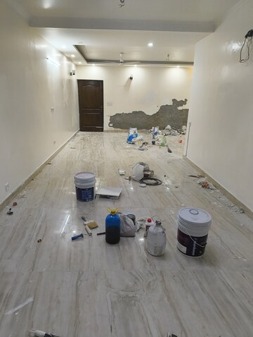 Hall in 3.5 BHK Apartment at Vasant Kunj – for Rent