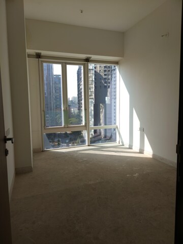 Room in 3 BHK Apartment at Indiabulls Blu, Worli – for Sale