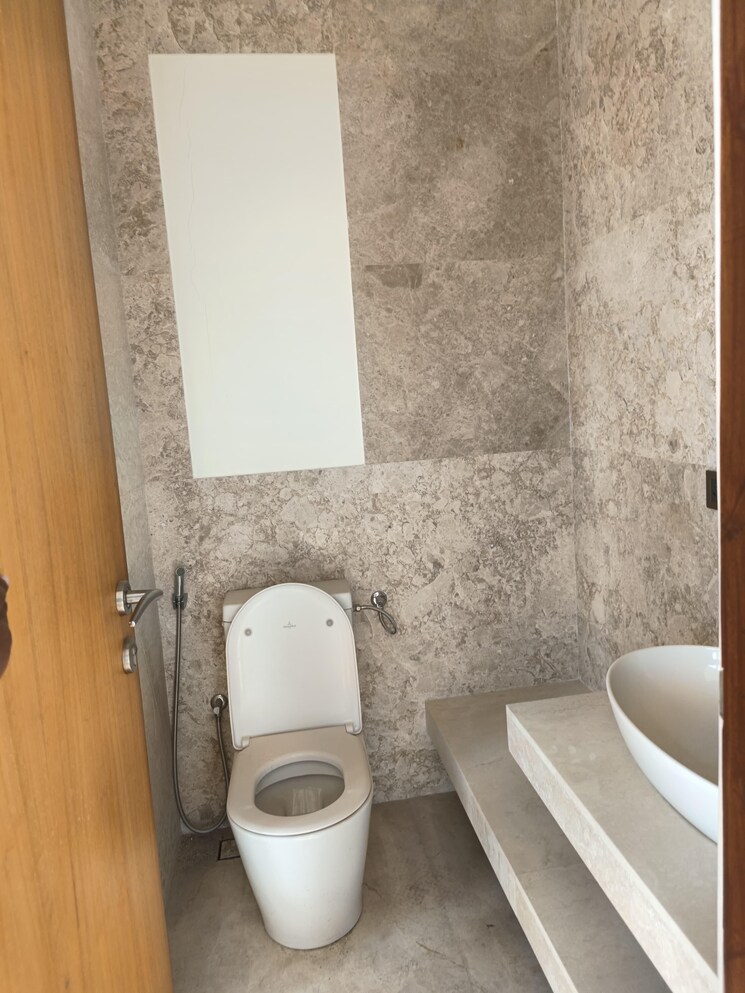 Bathroom, indiabulls-blu 3 Bedroom 1302 Sq.Ft. Apartment In Worli Mumbai 9121811