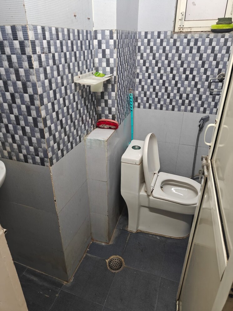 Attached Bathroom, ip extension 2 Bedroom 950 Sq.Ft. Apartment In Ip Extension Delhi 9121822