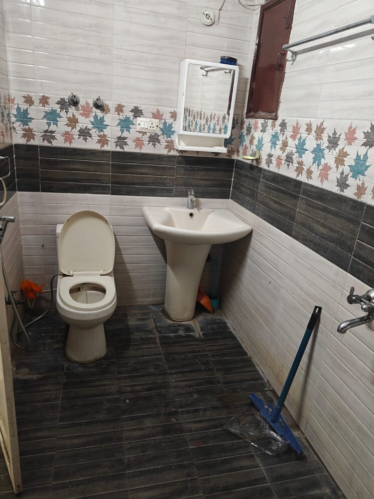 Attached Bathroom, ip extension 2 Bedroom 950 Sq.Ft. Apartment In Ip Extension Delhi 9121822
