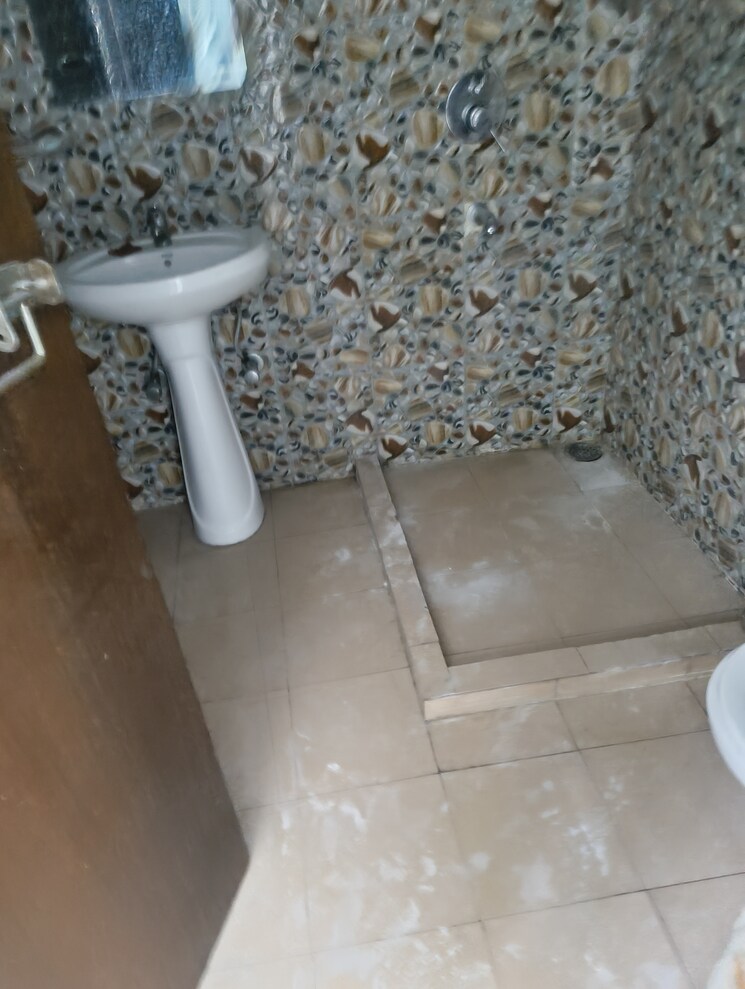 Bathroom, vasant kunj 3.5 Bedroom 2200 Sq.Ft. Apartment In Vasant Kunj Delhi 9121848