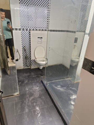 Attached Bathroom in 3.5 BHK Apartment at Vasant Kunj – for Rent