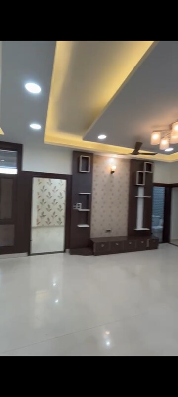 Room in 3 BHK Builder Floor at Nandini The Vasundhara Grand, Vasundhara Sector 15 – for Rent