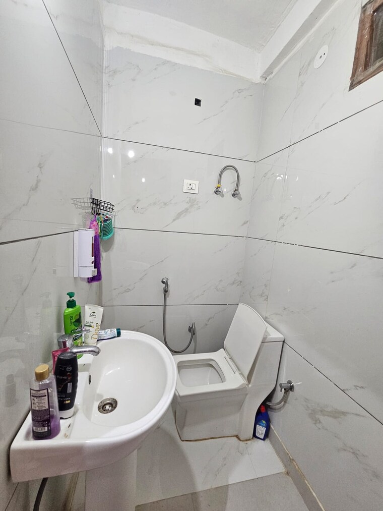 Bathroom, jalpura 2.5 Bedroom 1140 Sq.Ft. Builder Floor In Jalpura Greater Noida 9121904