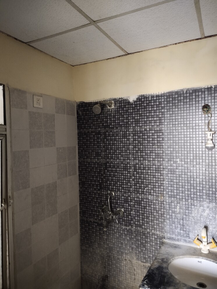 Bathroom, assotech-windsor-court 2 Bedroom 990 Sq.Ft. Apartment In Sector 78 Noida 9121908