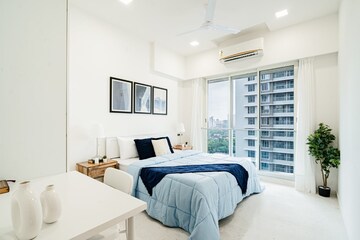 Team Area in 3 BHK Apartment at K Raheja Vistas, Powai – for Sale