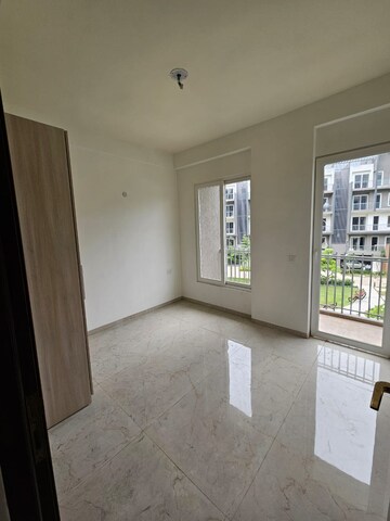 Room in 3 BHK Apartment at Smart World Orchard, Sector 61 – for Rent