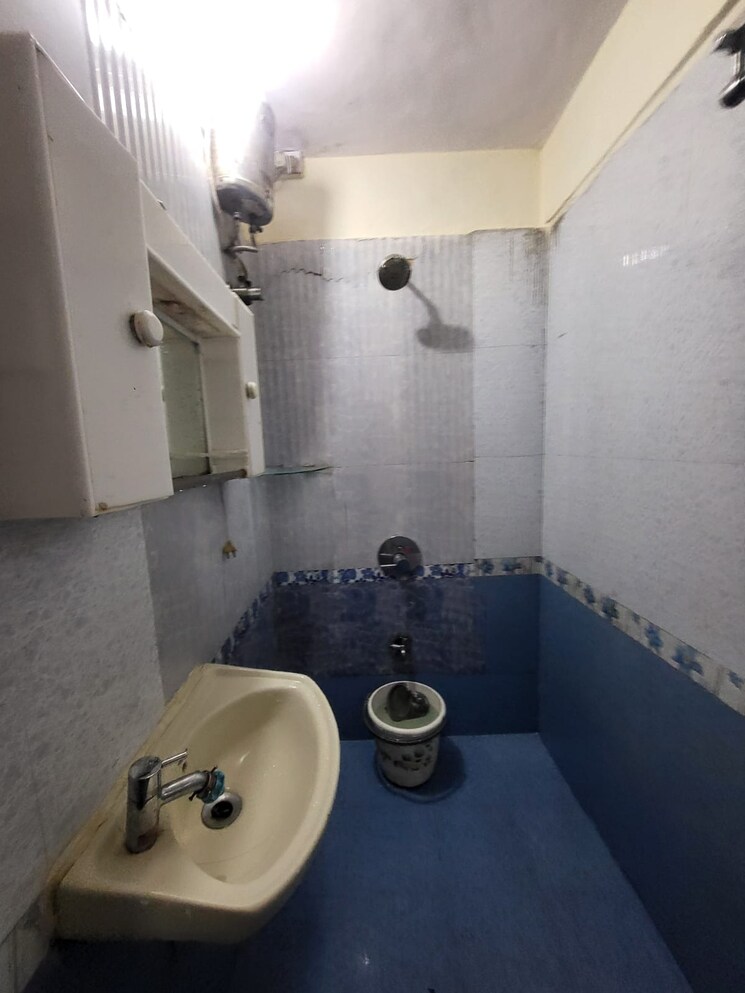 Attached Bathroom, sher-e-punjab 1 Bedroom 525 Sq.Ft. Apartment In Andheri East Mumbai 9121984