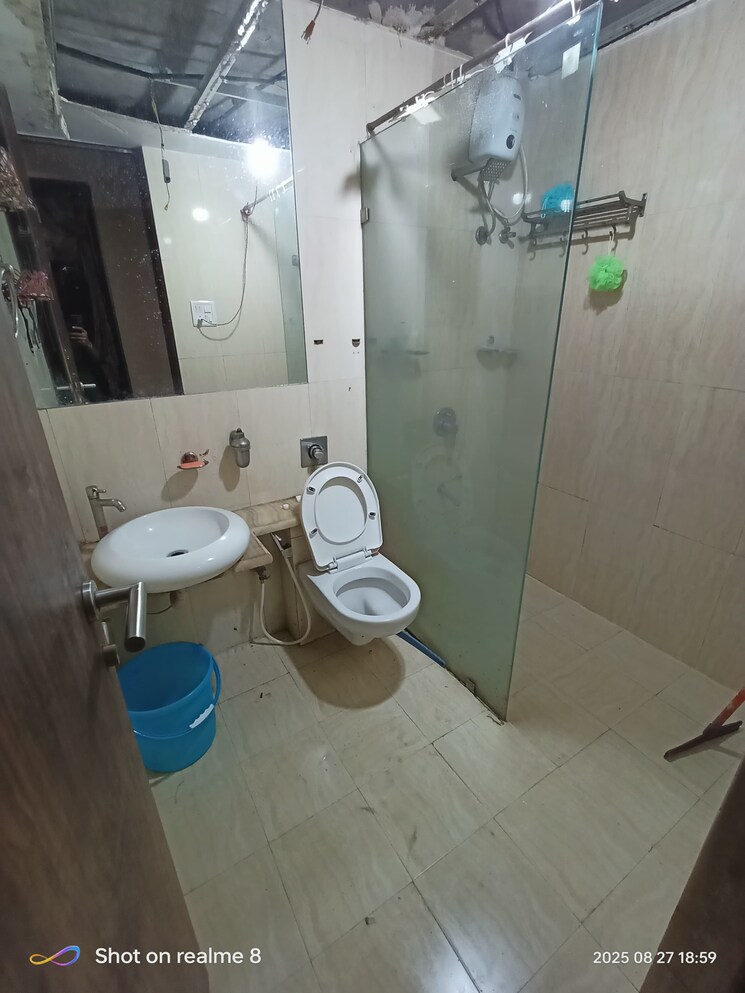 Bathroom, sher-e-punjab 3 Bedroom 1100 Sq.Ft. Apartment In Andheri East Mumbai 9122016