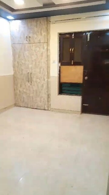 Room in 3 BHK Builder Floor at BPTP Parklands, Sector 76 – for Rent