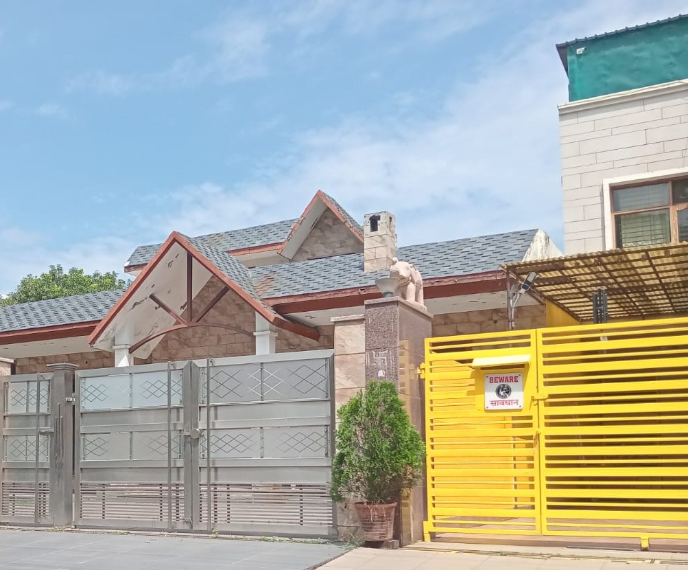 5 BHK + Pooja Room,Servant Room Independent House For Sale in Panchkula Urban Estate