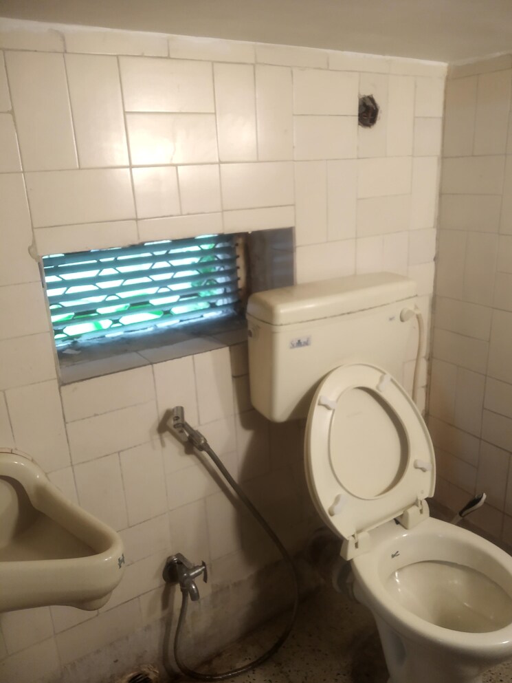 Bathroom, southern avenue Commercial Office Space 629 Sq.Ft. In Southern Avenue Kolkata 9122054