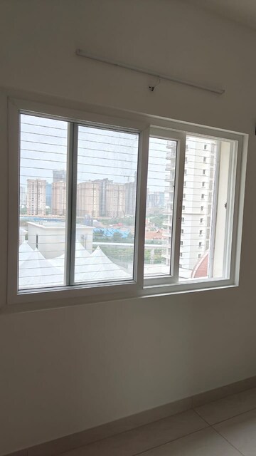 Room in 3 BHK Apartment at Prestige Beverly Hills, Kokapet – for Rent