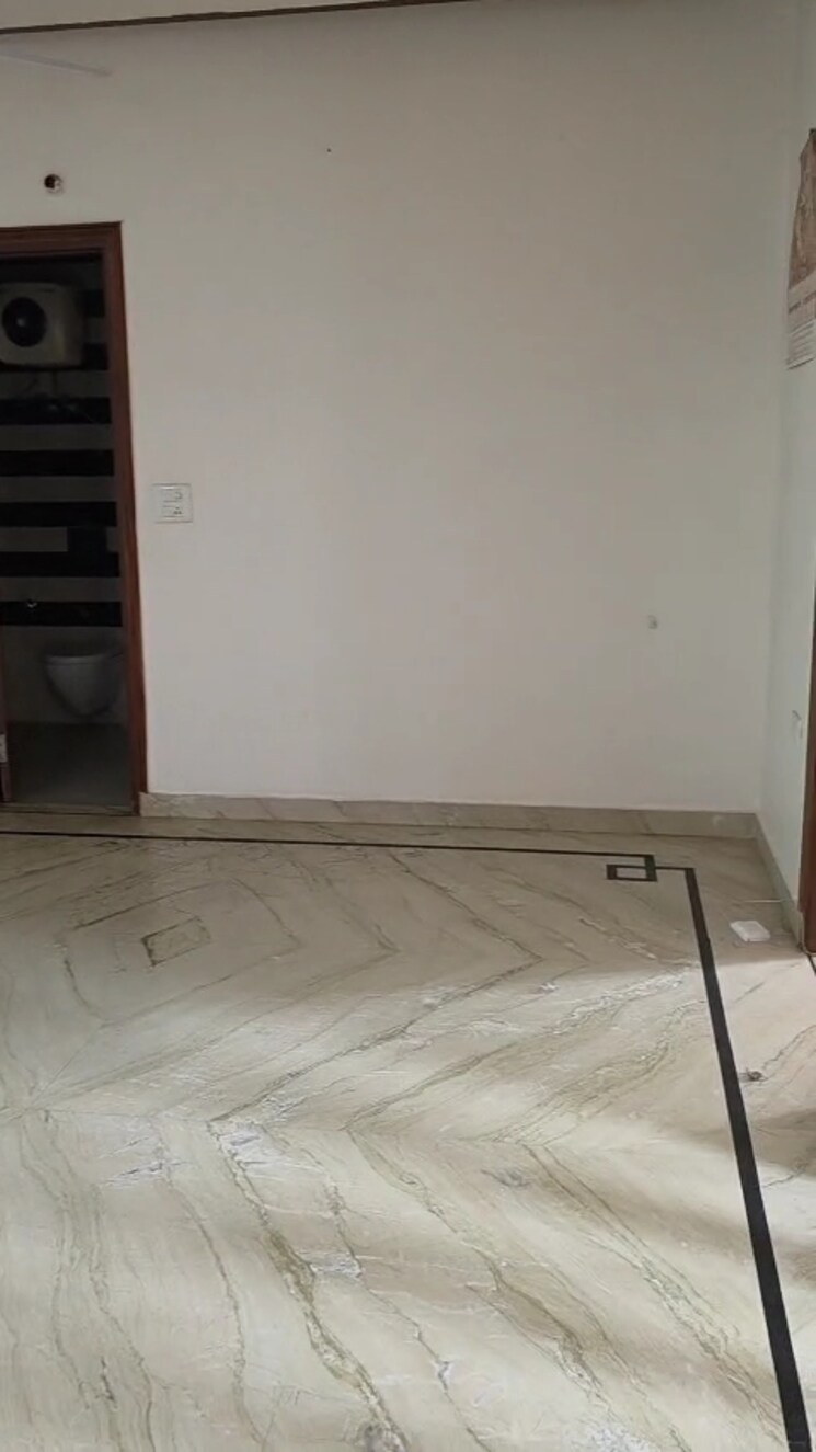 Room, bptp-parklands 3 Bedroom 250 Sq.Yd. Builder Floor In Sector 76 Faridabad 9122100