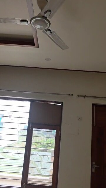 Furnished Amenities in 3 BHK Builder Floor at BPTP Parklands, Sector 76 – for Rent
