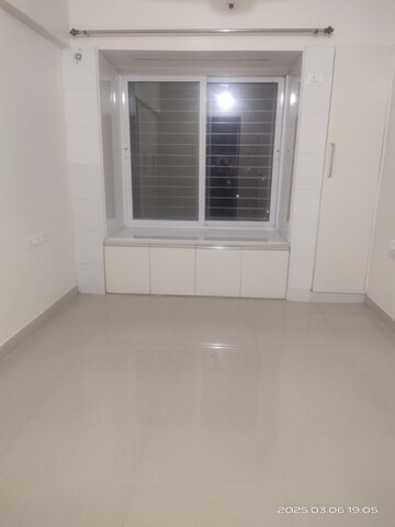 Room in 2 BHK Apartment at Hubtown Greenwoods, Vartak Nagar – for Rent