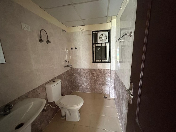 Bathroom, gardenia-golf-city 2.5 Bedroom 1150 Sq.Ft. Apartment In Sector 75 Noida 9122130