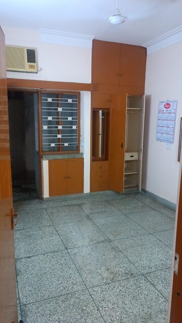 Room in 2 BHK Builder Floor at Chittaranjan Park – for Rent