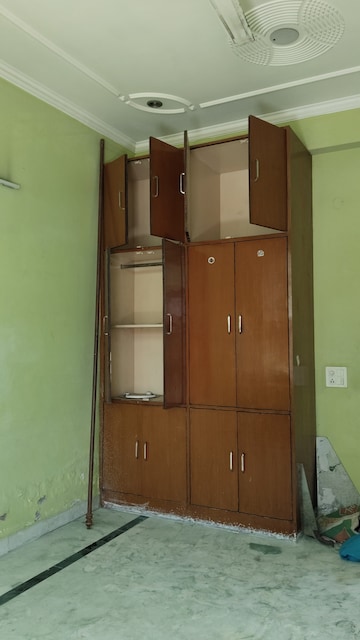 Room in 2 BHK Builder Floor at Sector 23 – for Rent