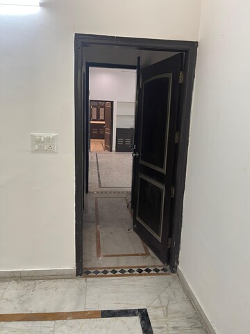 Room in 3 BHK Independent House at Sadarpur – for Rent