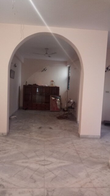 Building Lobby in 2 BHK Builder Floor at RWA Apartments, Sector 31 – for Rent