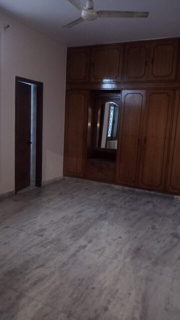 Room in 2 BHK Builder Floor at RWA Apartments, Sector 31 – for Rent