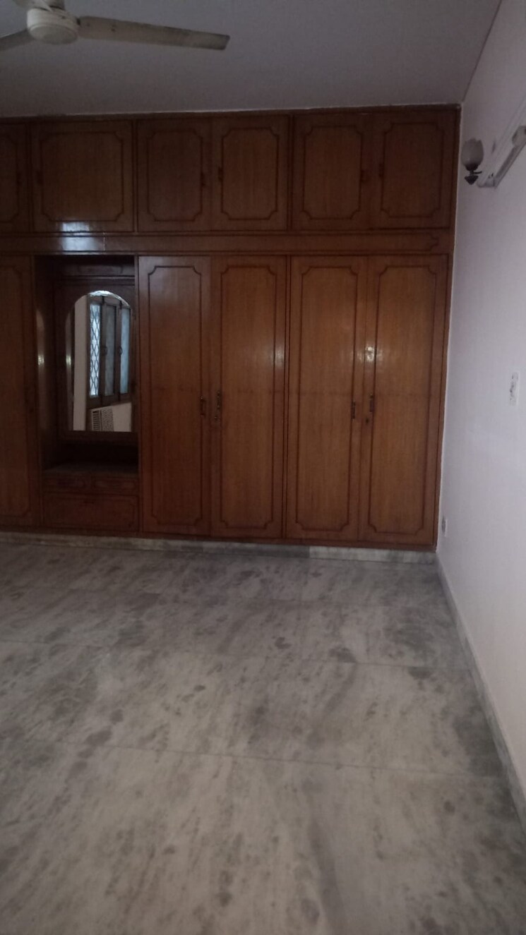 Room, rwa-apartments 2 Bedroom 1200 Sq.Ft. Builder Floor In Sector 31 Noida 9122187