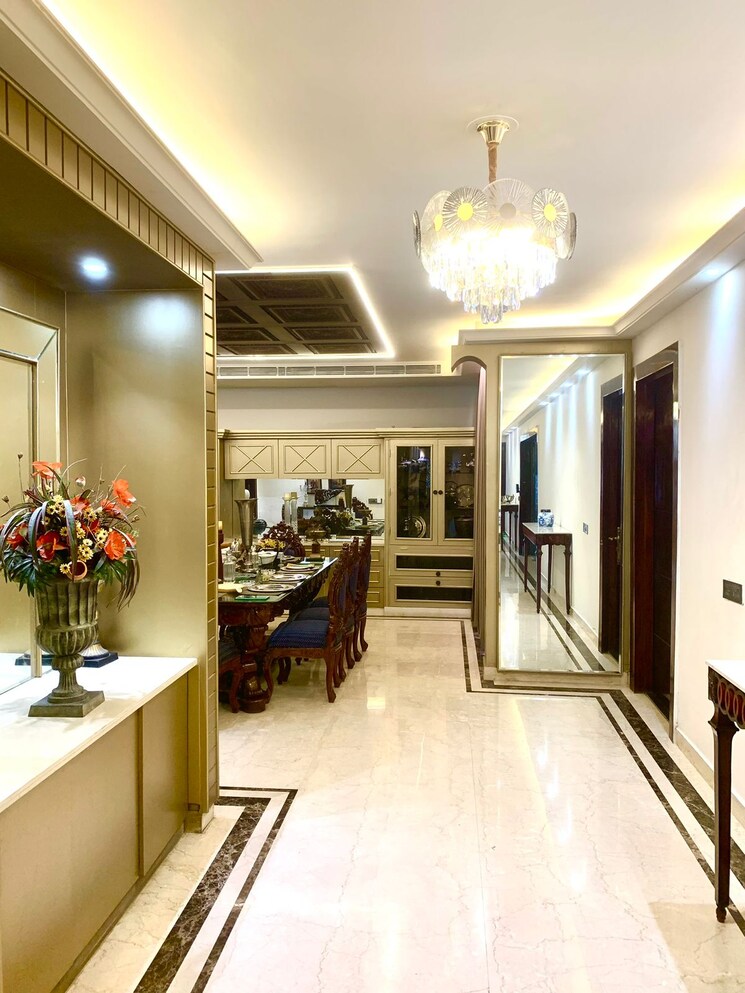 Gym, rwa-apartments-sector-72 4 Bedroom 450 Sq.Mt. Independent House In Sector 72 Noida 9122196