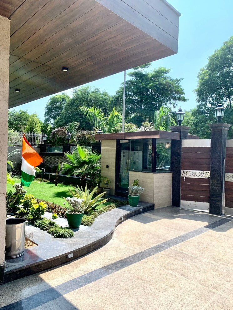 Exterior View, rwa-apartments-sector-72 4 Bedroom 450 Sq.Mt. Independent House In Sector 72 Noida 9122196