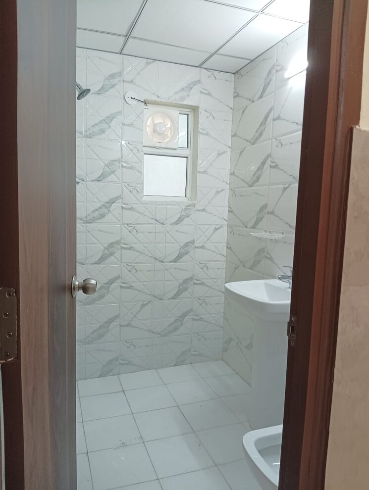 Bathroom, ska-divya-towers 3 Bedroom 1775 Sq.Ft. Apartment In Sector 16 Greater Noida Greater Noida 9122209