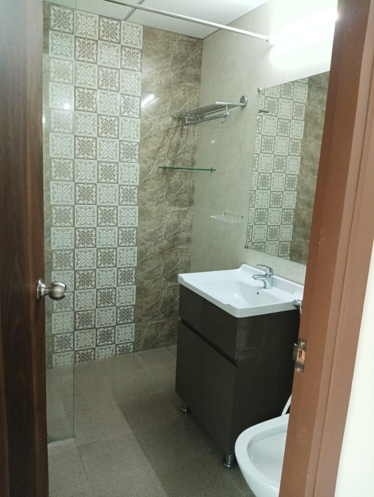 Bathroom, ska-divya-towers 3 Bedroom 1775 Sq.Ft. Apartment In Sector 16 Greater Noida Greater Noida 9122209