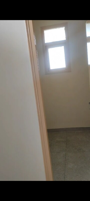 Room in 3 BHK Apartment at Vasundhara Sector 6 – for Rent