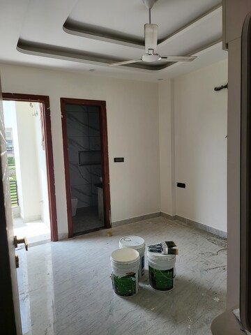 Furnished Amenities in 3 BHK Builder Floor at BPTP District, Sector 81 – for Rent