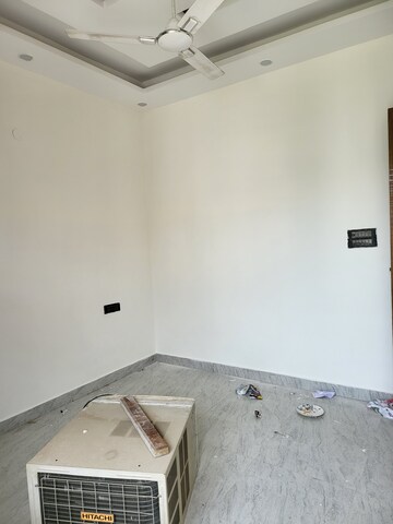 Furnished Amenities in 3 BHK Builder Floor at BPTP District, Sector 81 – for Rent