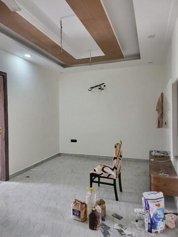 Furnished Amenities in 3 BHK Builder Floor at BPTP District, Sector 81 – for Rent