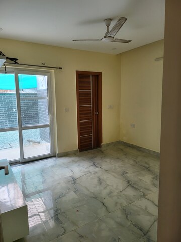 Furnished Amenities in 3 BHK Builder Floor at BPTP Park 81, Sector 81 – for Rent
