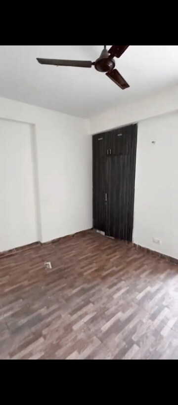 Room in 3 BHK Apartment at Wall Rock Aishwaryam, Sector 16c Greater Noida – for Sale