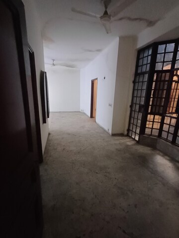 Staircase in 3 BHK Builder Floor at RWA Apartments Sector 50, Sector 50 – for Rent