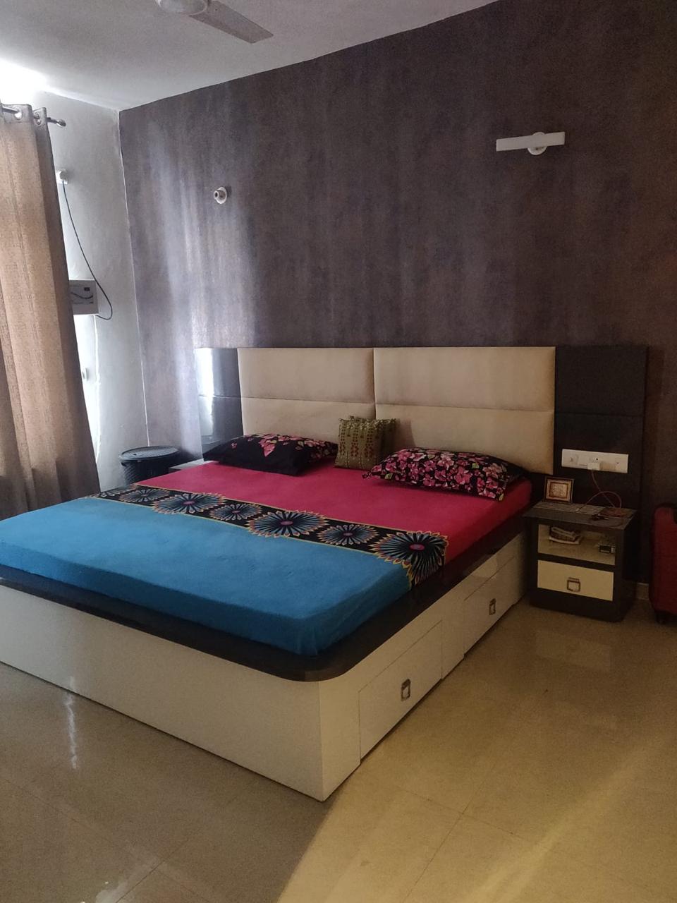 3 BHK + Extra Room 1650 Sq.Ft. Builder Floor in Omaxe R2