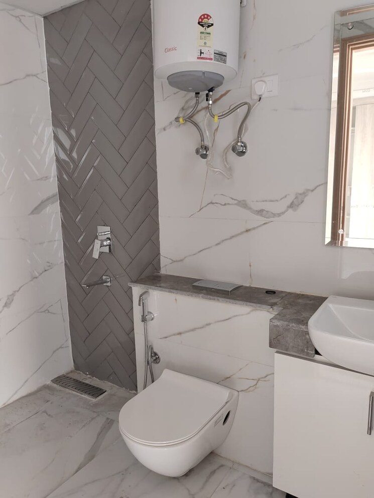 Bathroom, smart-world-orchard 3 Bedroom 1680 Sq.Ft. Apartment In Sector 61 Gurgaon 9122328